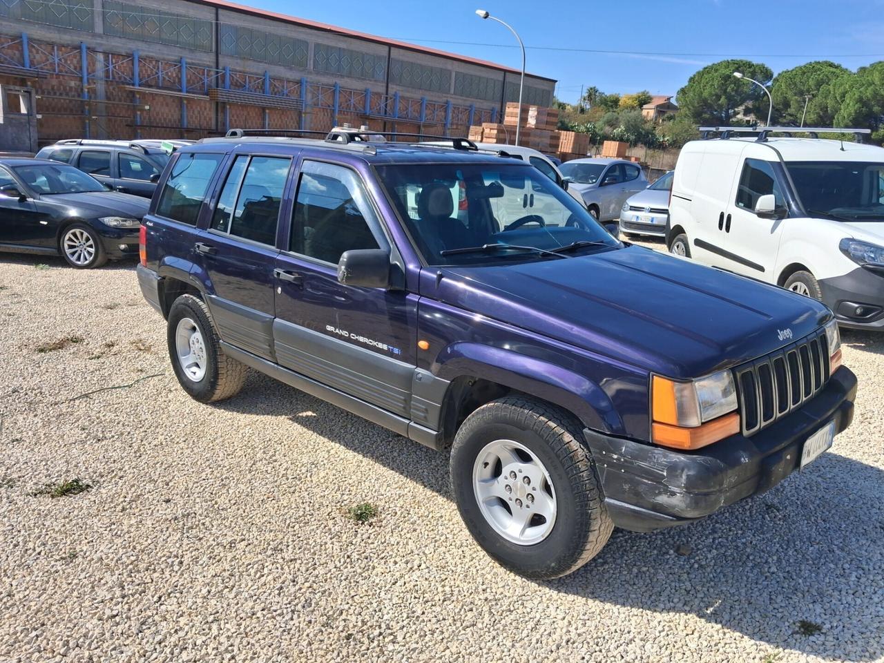 Jeep Cherokee 2.5 TD 5 p. Command-Trac Sport Rubic