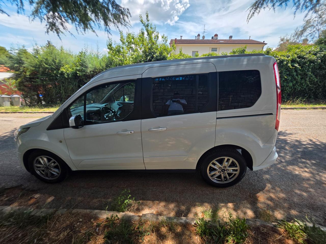 Ford Tourneo Connect 1.5 TDCi 120 CV aut. Titanium "IVA COMPRESA "