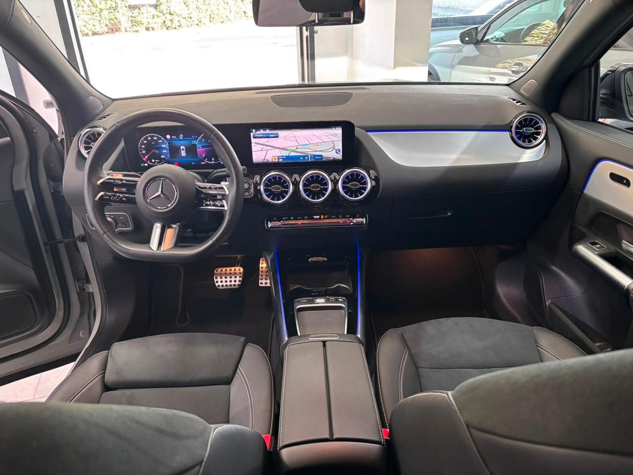 MERCEDES-BENZ GLA 200D PREMIUM AMG NIGH-LED