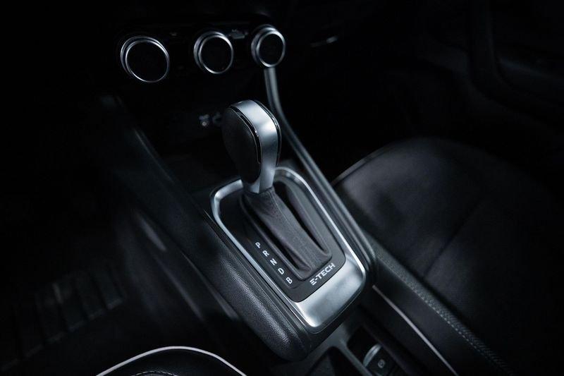 Renault Captur 1.6 E-Tech hybrid Intens 145cv auto