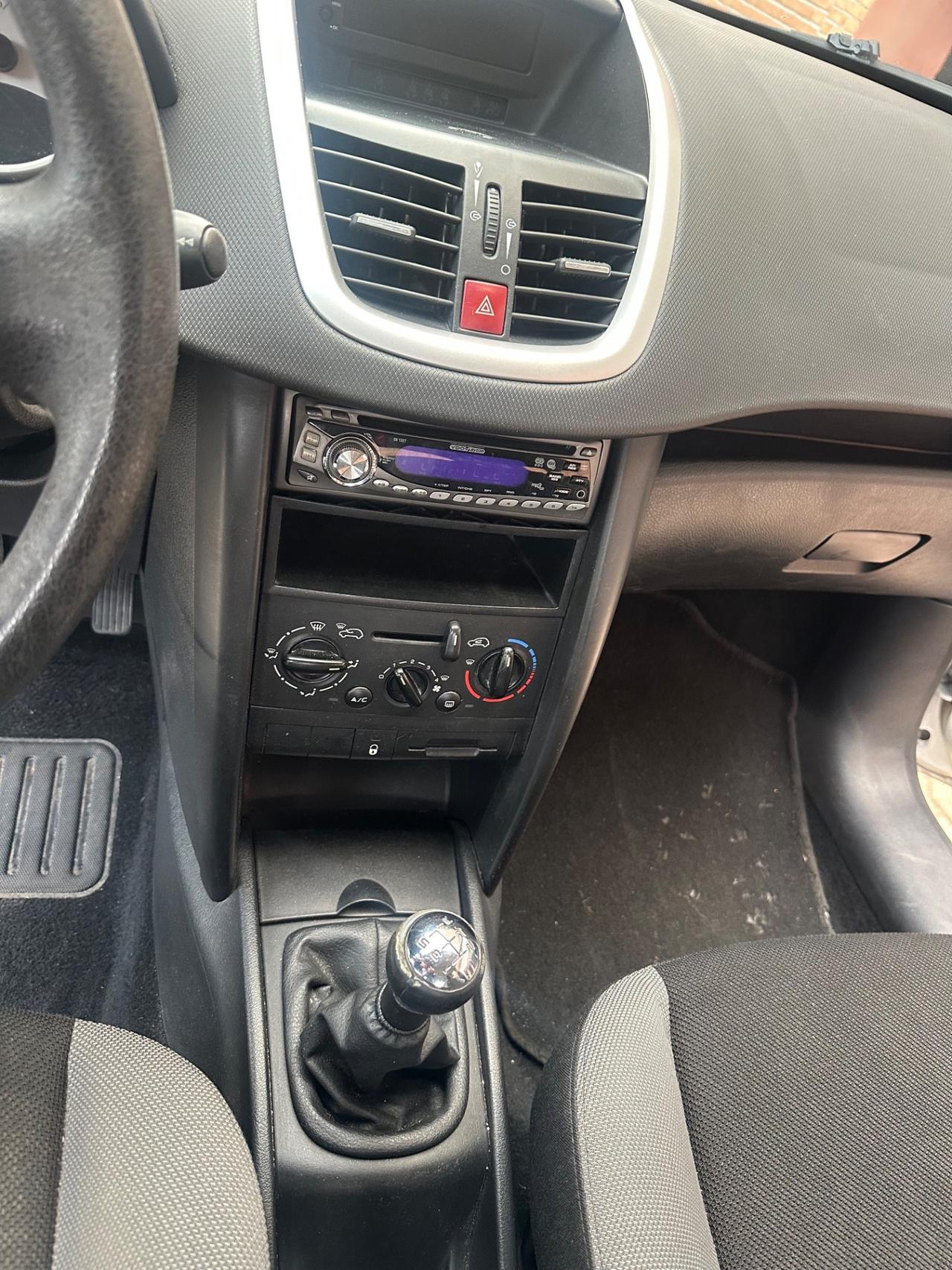 Peugeot 207 1.4 8V 75CV 5p. X Line