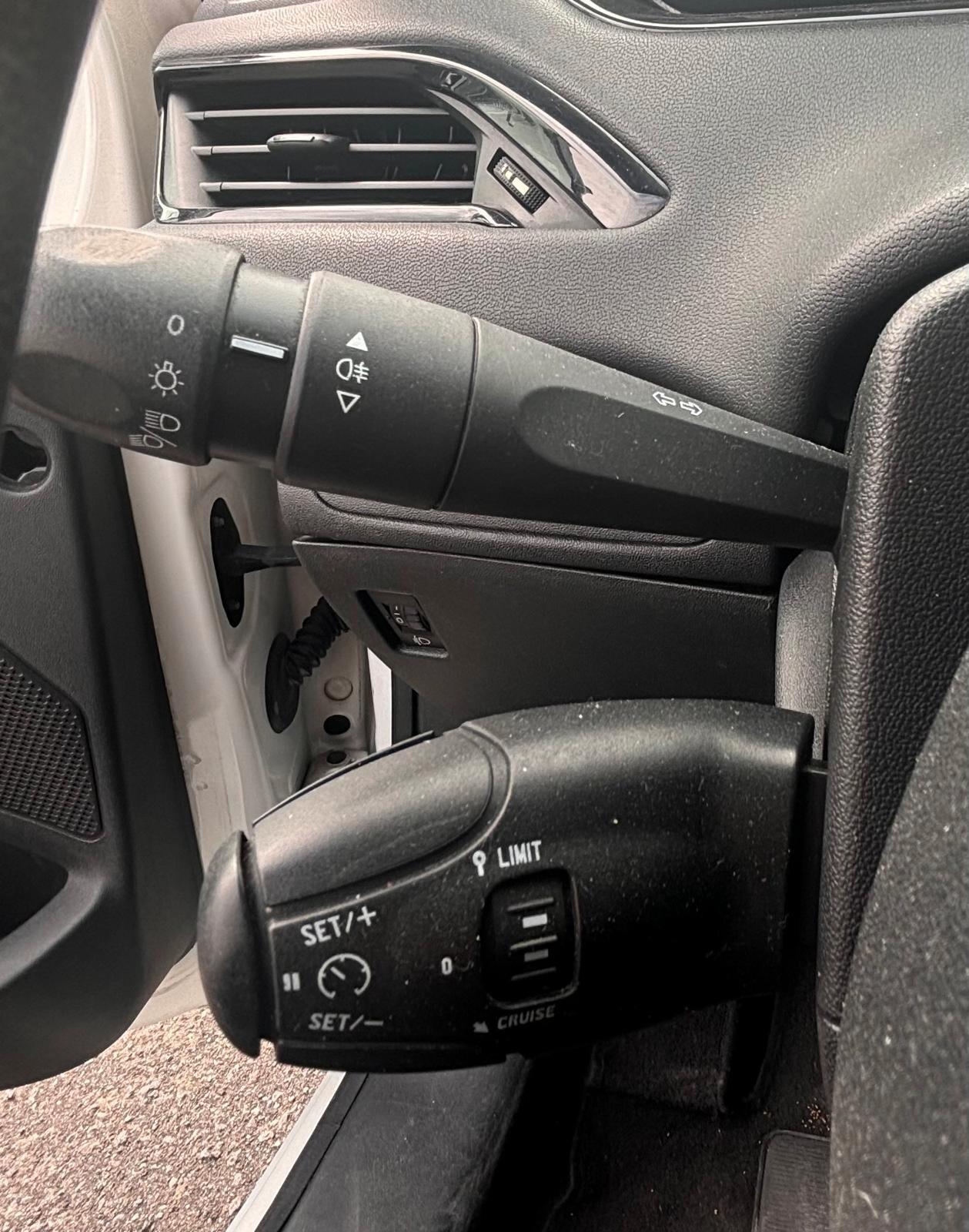 Peugeot 208 1.4 HDi 68 CV 5 porte Active