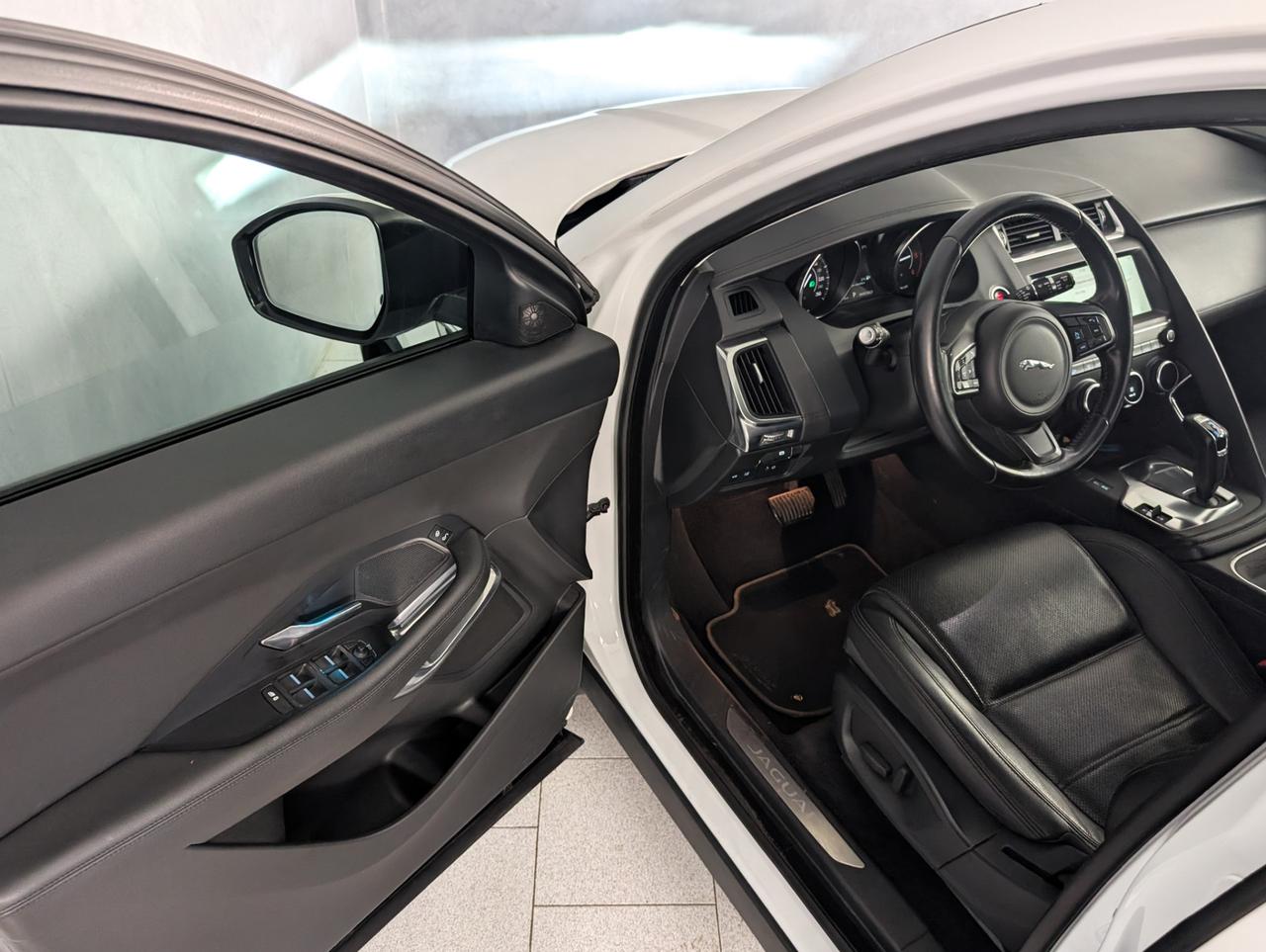 Jaguar E-Pace 2.0d i4 awd 150cv Auto R-Dynamic SE