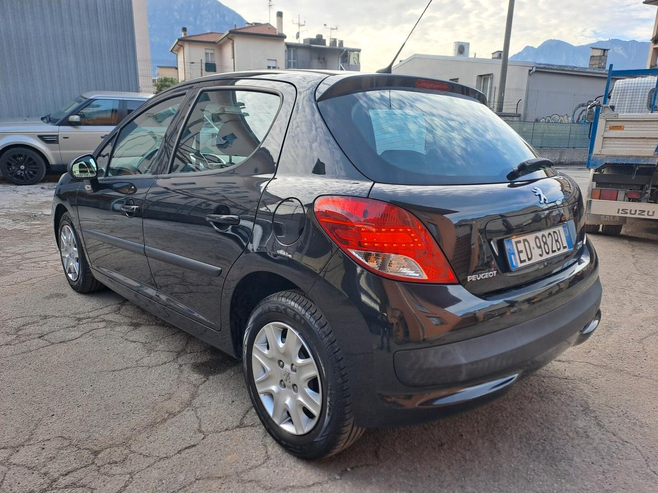 PEUGEOT 207 1.4 BENZINA *OK NEOPATENTATI*