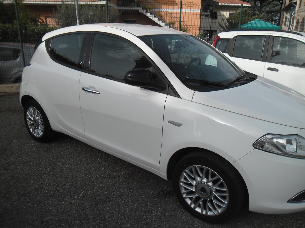 Lancia Ypsilon 1.2 69 CV 5 porte Gold