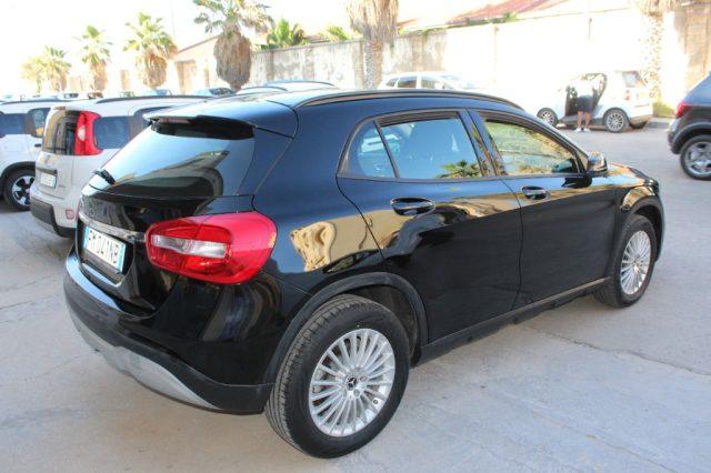 MERCEDES-BENZ GLA 200 d Automatic 4Matic Business