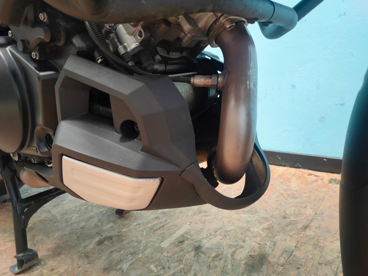 Suzuki V Strom DL 1000 soli 14.318 km.