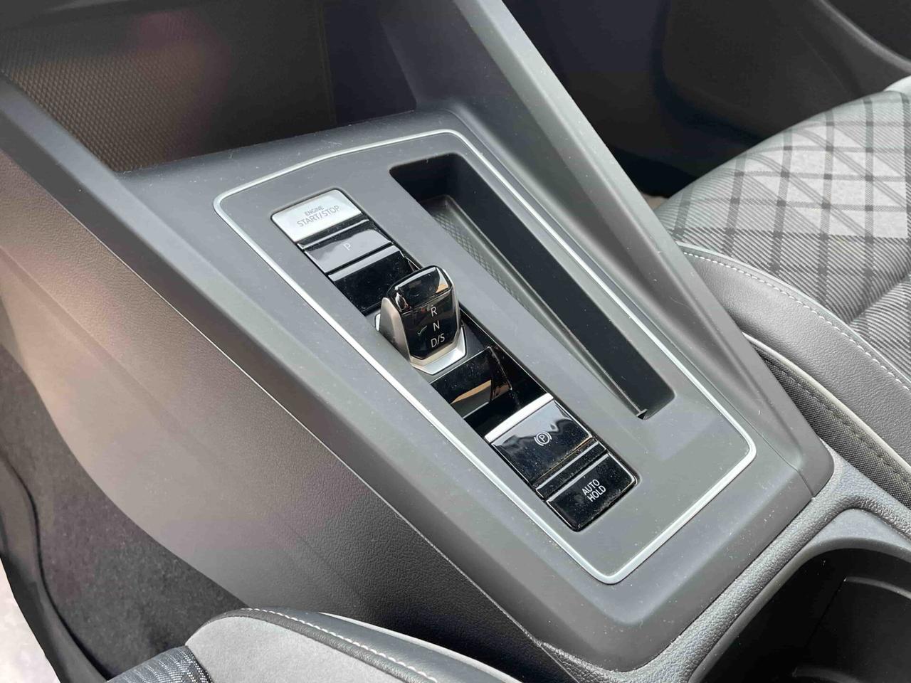 Volkswagen Golf 1.5 eTSI 130 CV EVO ACT DSG R-Line