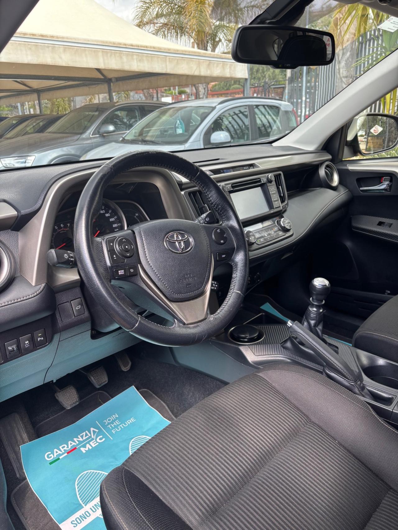 Toyota RAV 4 RAV4 2.0 D-4D 2WD Active 2015