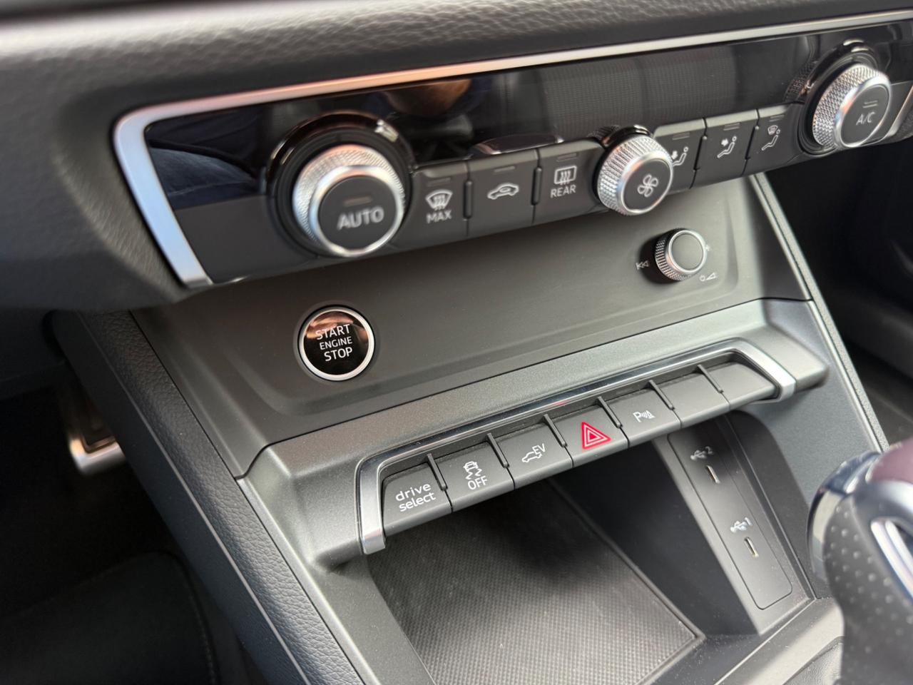 Audi Q3 Sportback 45 TFSI e S tronic Identity Black