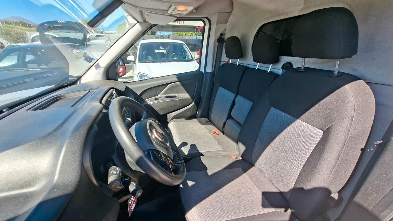 Fiat Doblò Cargo 1.6 MJT con tetto apribile posteriore