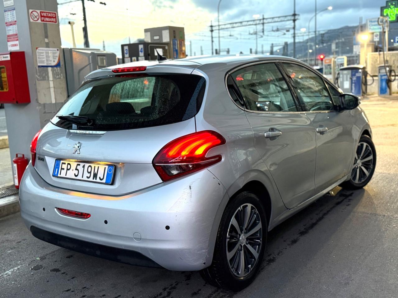 Peugeot 208 1.6hdi 75cv allure - 2018 km certificati