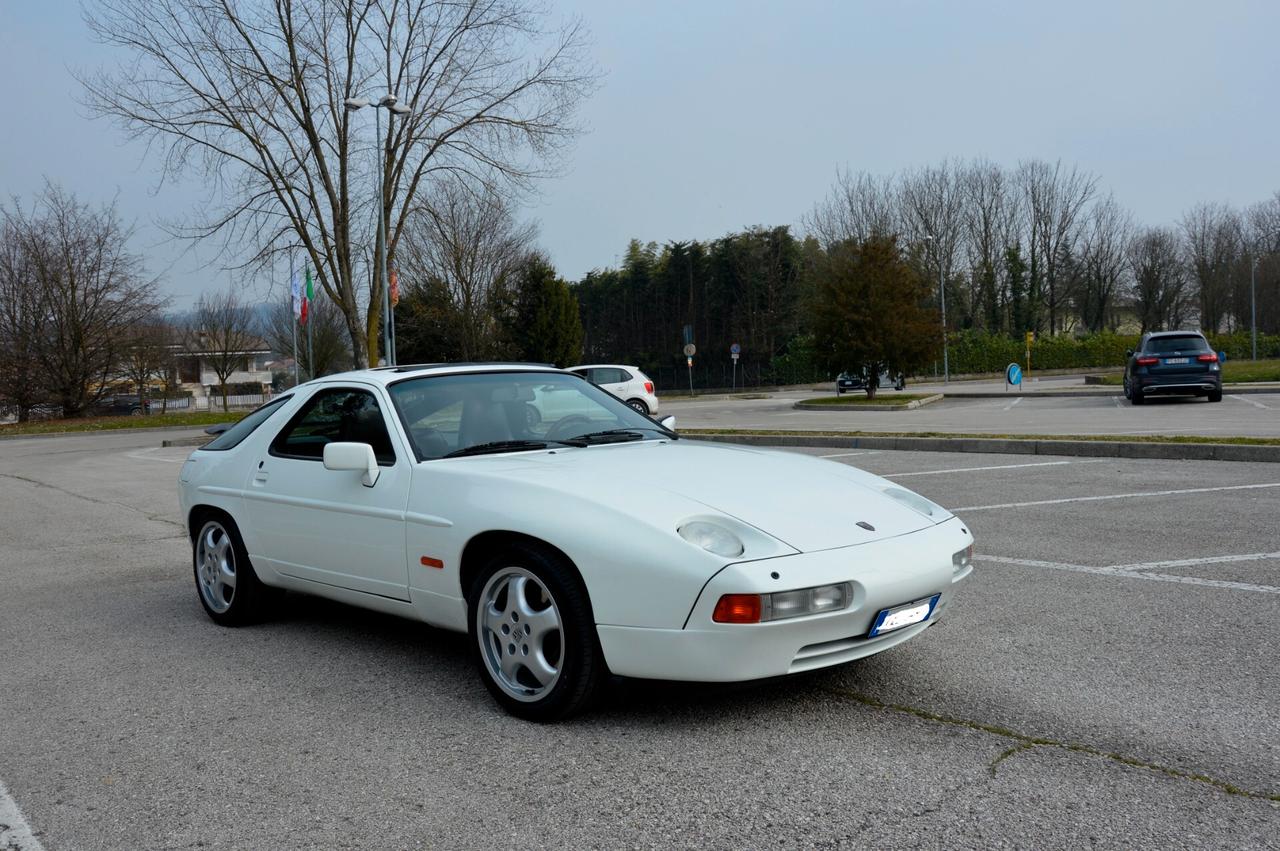 Porsche 928 S4