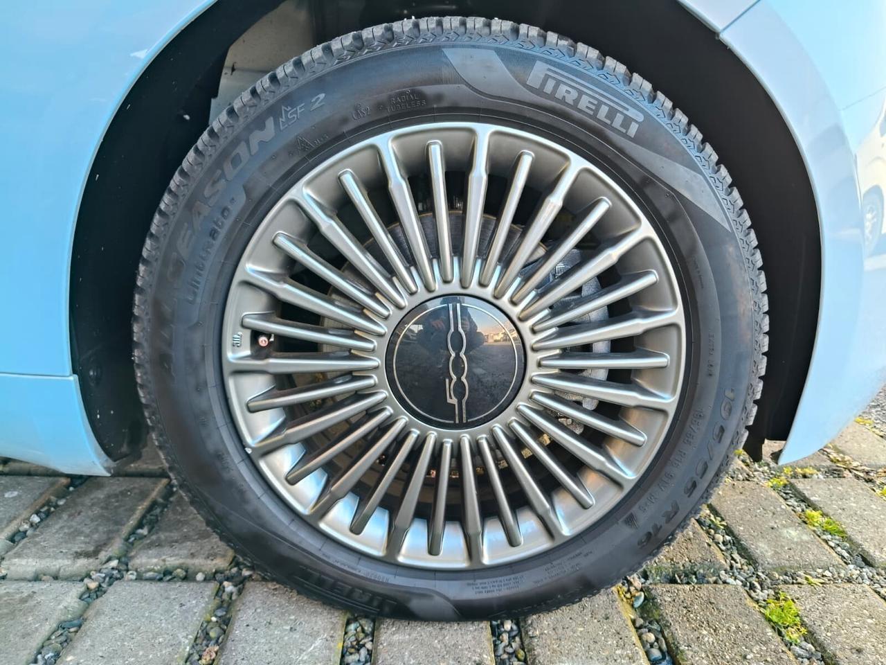 Fiat 500 500e Berlina 42 kWh Icon