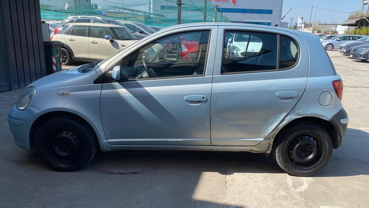 Toyota Yaris 1.0i 16V cat 5 porte Sol