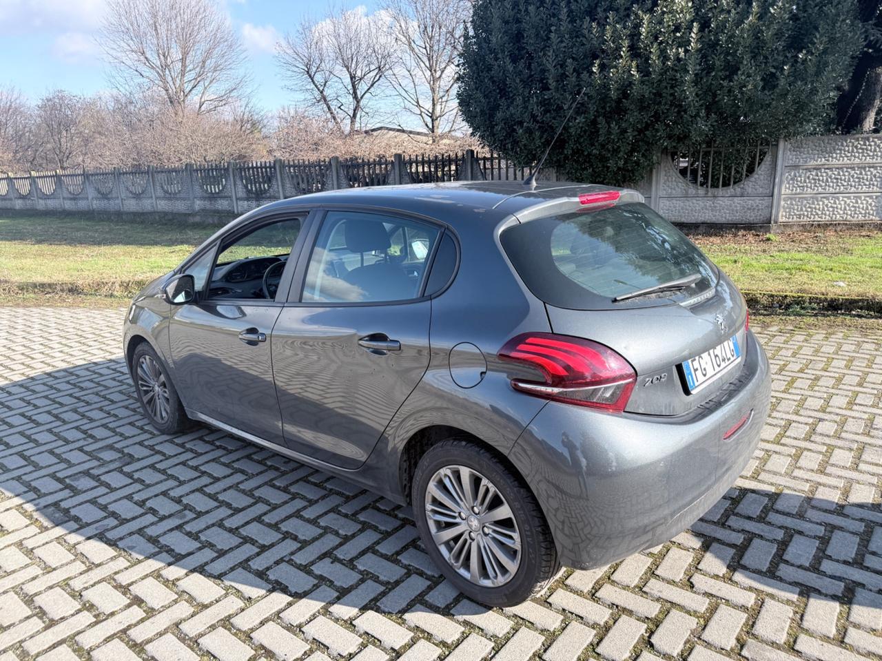 Peugeot 208 PureTech 82 5p. GPL Allure
