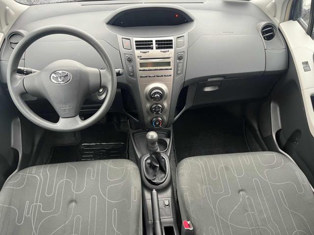 TOYOTA Yaris 1.0 5 porte