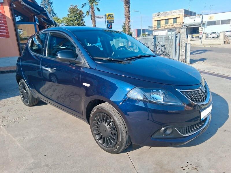 Lancia Ypsilon 1.0 FireFly 5 porte S&S Hybrid Ecochic Silver (788)