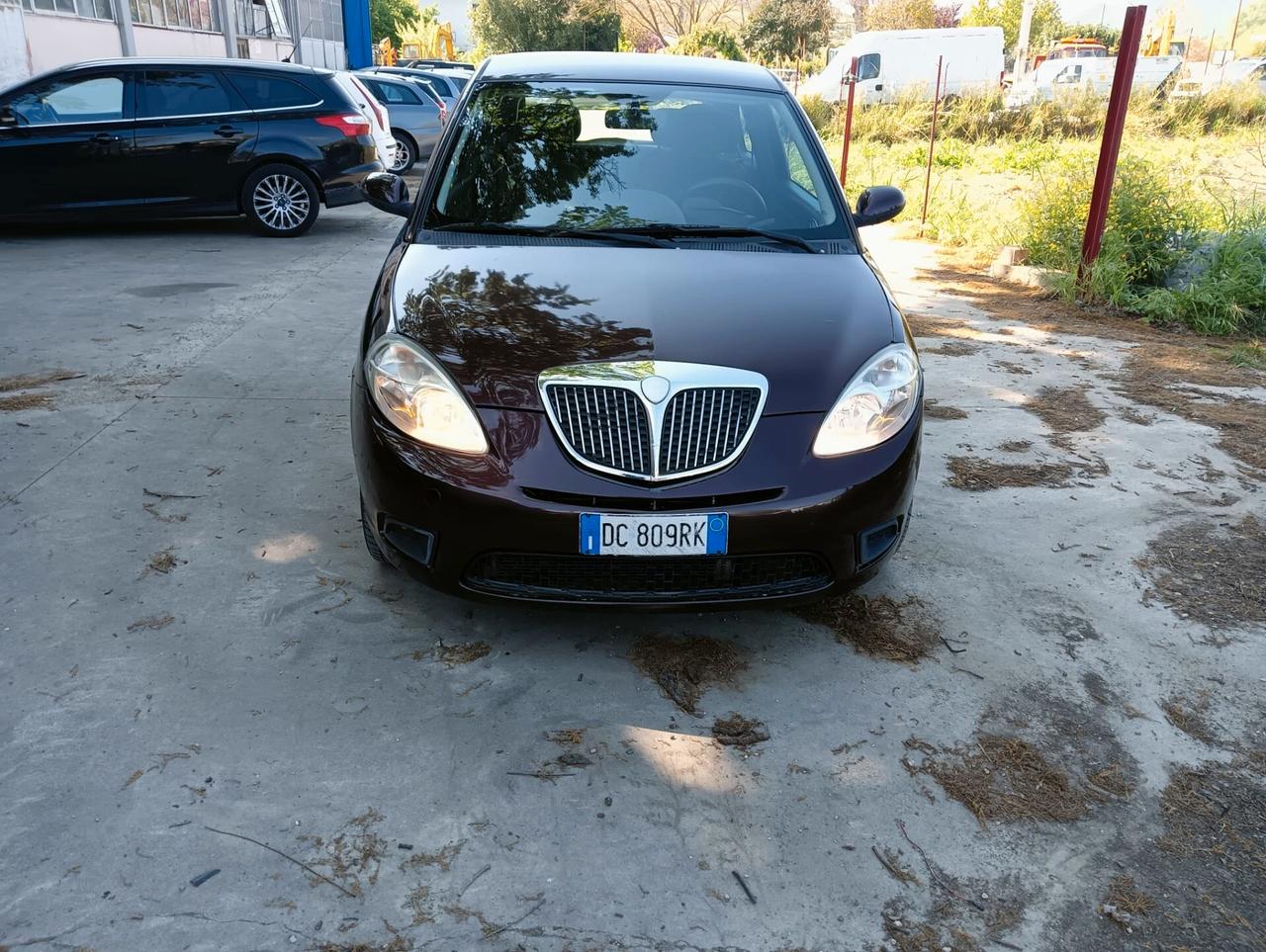 Lancia Ypsilon 1.3 MJT 75 CV Oro Bianco