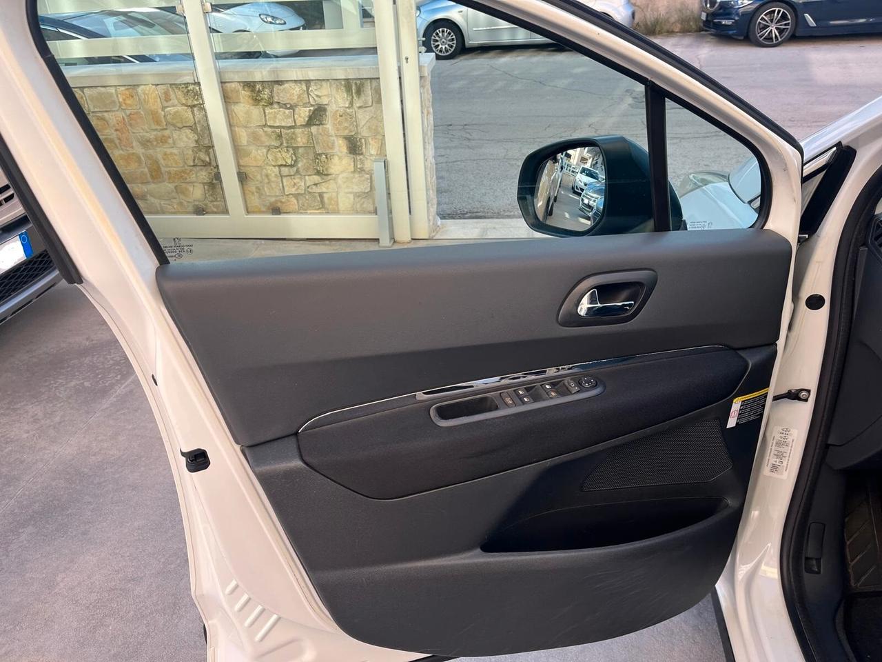 Peugeot 3008 1.6 HDi 110CV Business