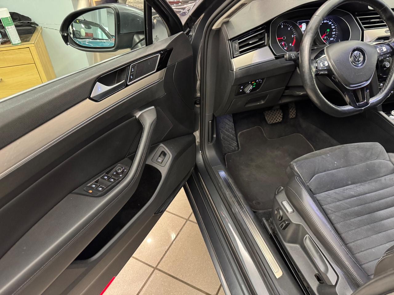 Volkswagen Passat 2.0 TDI 150CV Executive BlueMot Tech