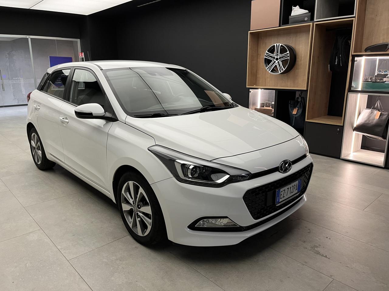 HYUNDAI i20 II 2015 - i20 5p 1.1 crdi Comfort 75cv