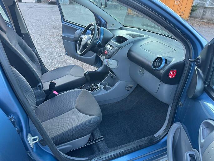 Toyota Aygo 1.0 12V VVT-i 5 porte Sol