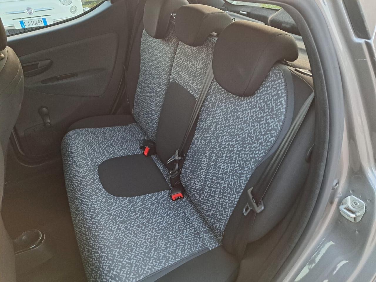 Lancia Ypsilon 1.0 FireFly 5 porte S&S Hybrid Ecochic Silver