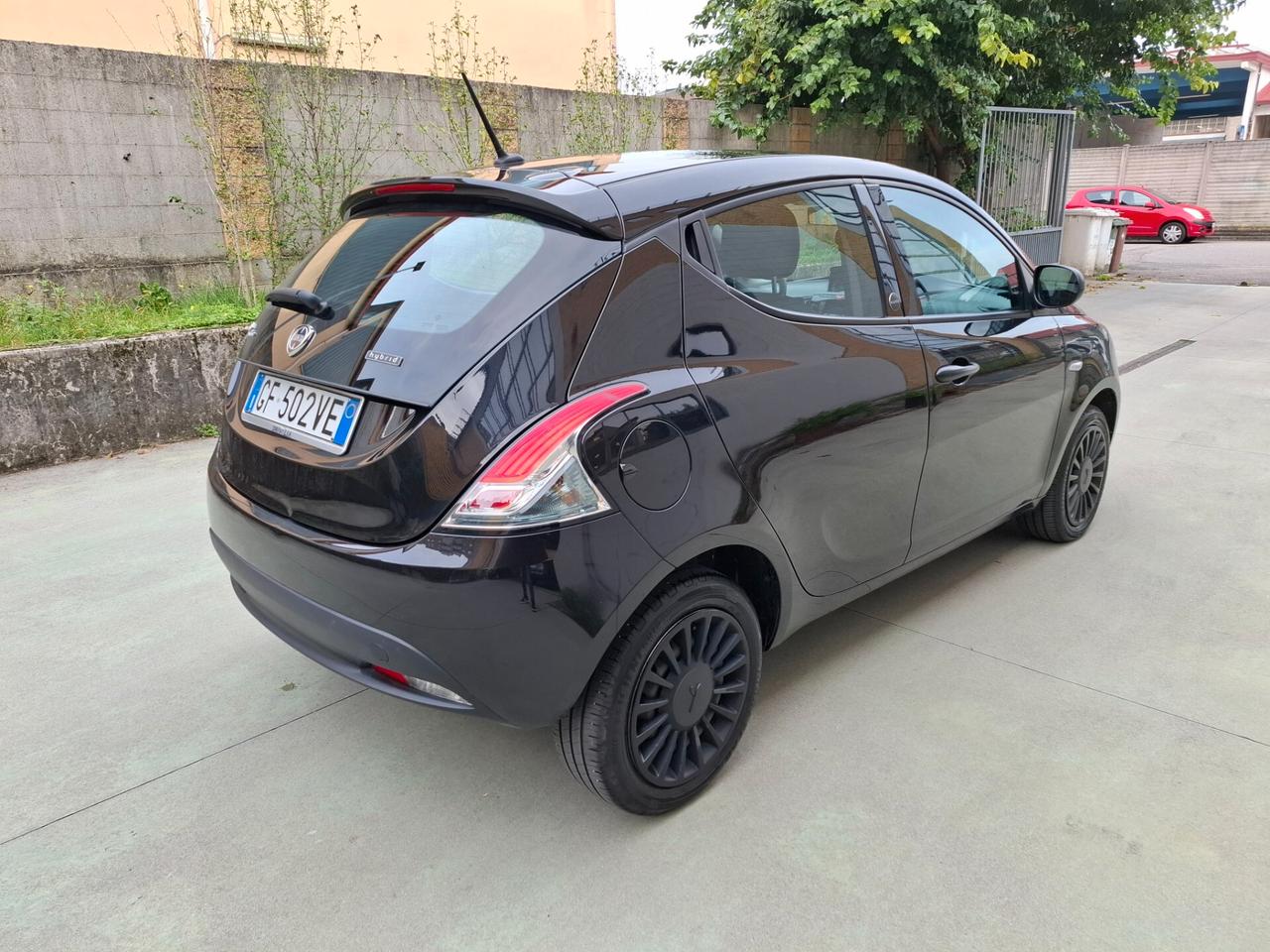 Lancia Ypsilon 1.0 FireFly 5 porte S&S Hybrid Ecochic Silver