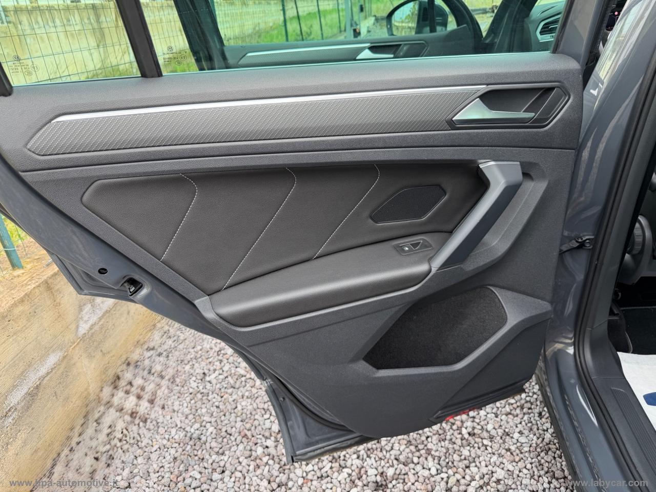 VOLKSWAGEN Tiguan 2.0TDI R-LINE FULL LED NAVI AID ACTIVE INFO DISPLAY PELLE RETROCAMERA