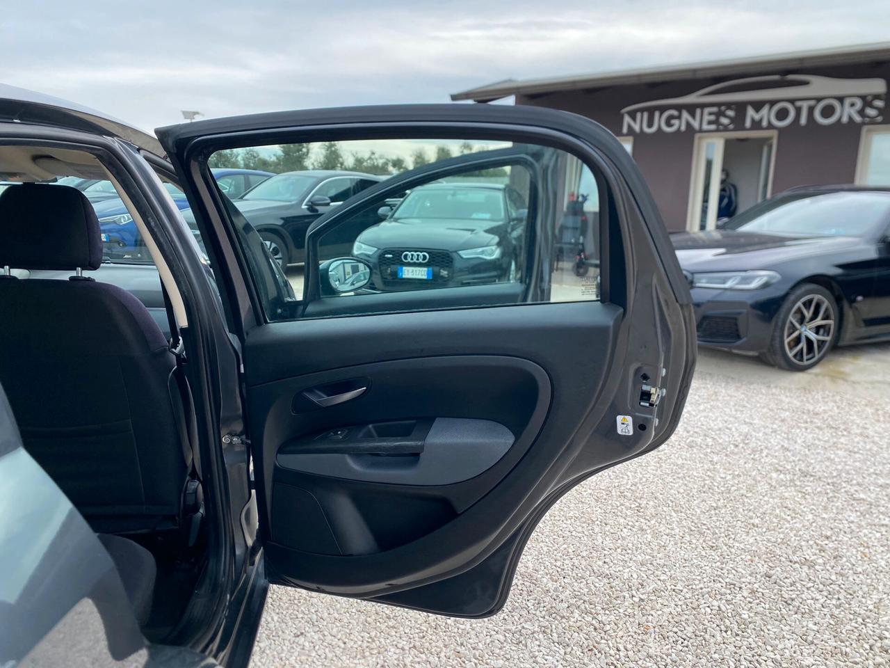 FIAT GRANDE PUNTO 1.2 BENZINA DYNAMIC 5P UNICO PROPIETARIO NEOPATENTATI