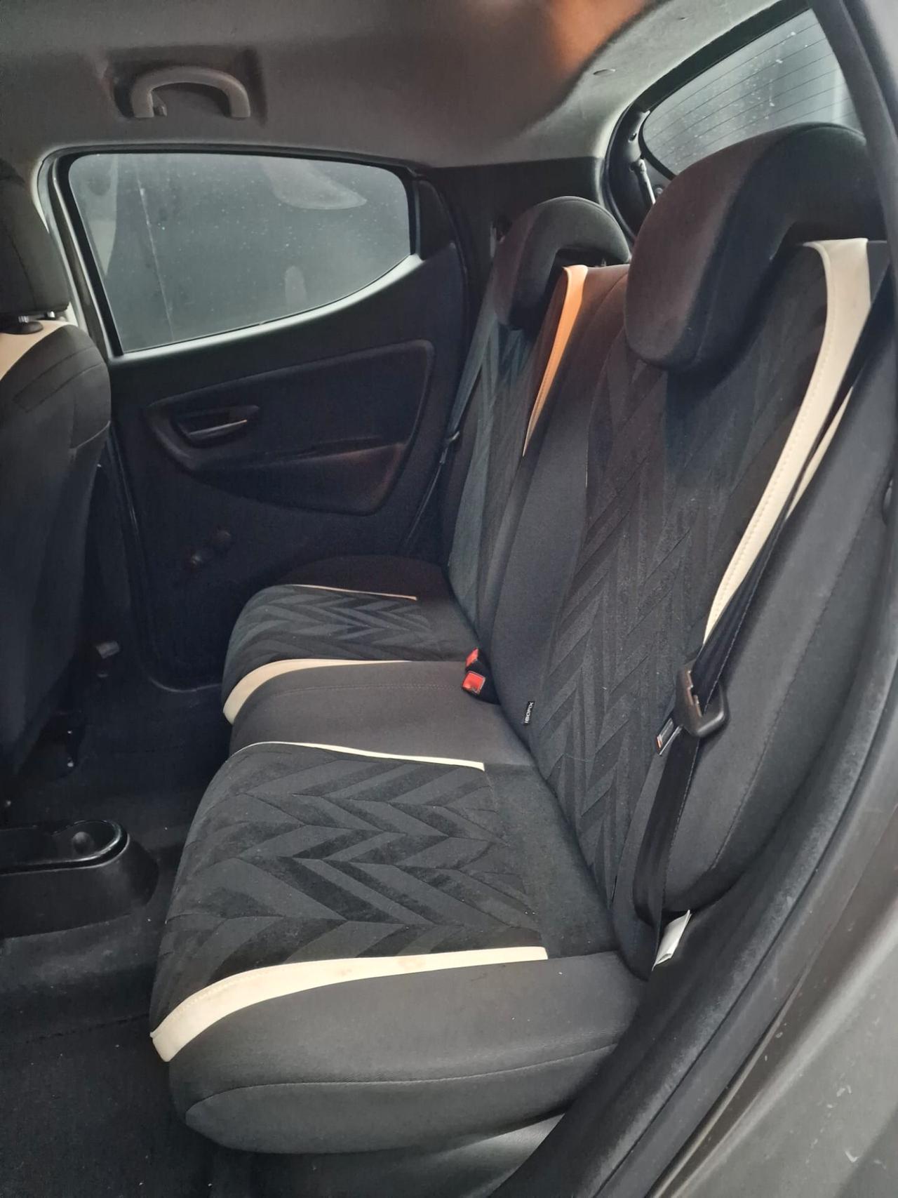 Lancia Ypsilon 1.2 69 CV 5 porte Platinum Gpl