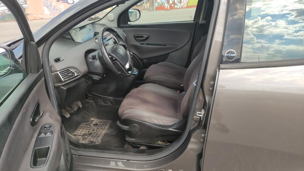 Lancia Ypsilon 1.2 5 p. GPL Ecochic NEOPATENTATI - 2013