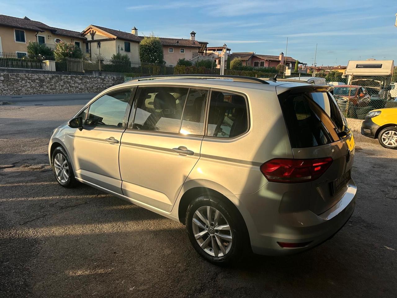 Volkswagen Touran 1.6 TDI 115 CV SCR DSG Executive BlueMotion Tech.7 posti