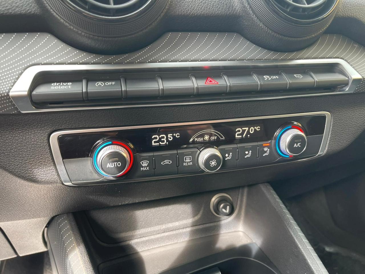 Audi Q2 1.6 TDI Business FULL LED