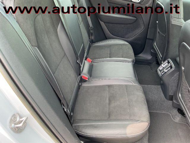 VOLVO XC40 B4 AWD Geartronic R-design