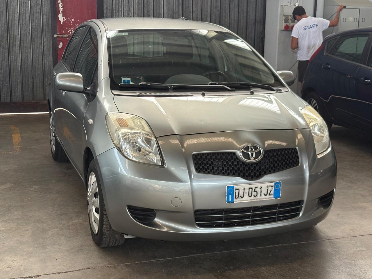 Toyota Yaris 1.0 5 porte Sol