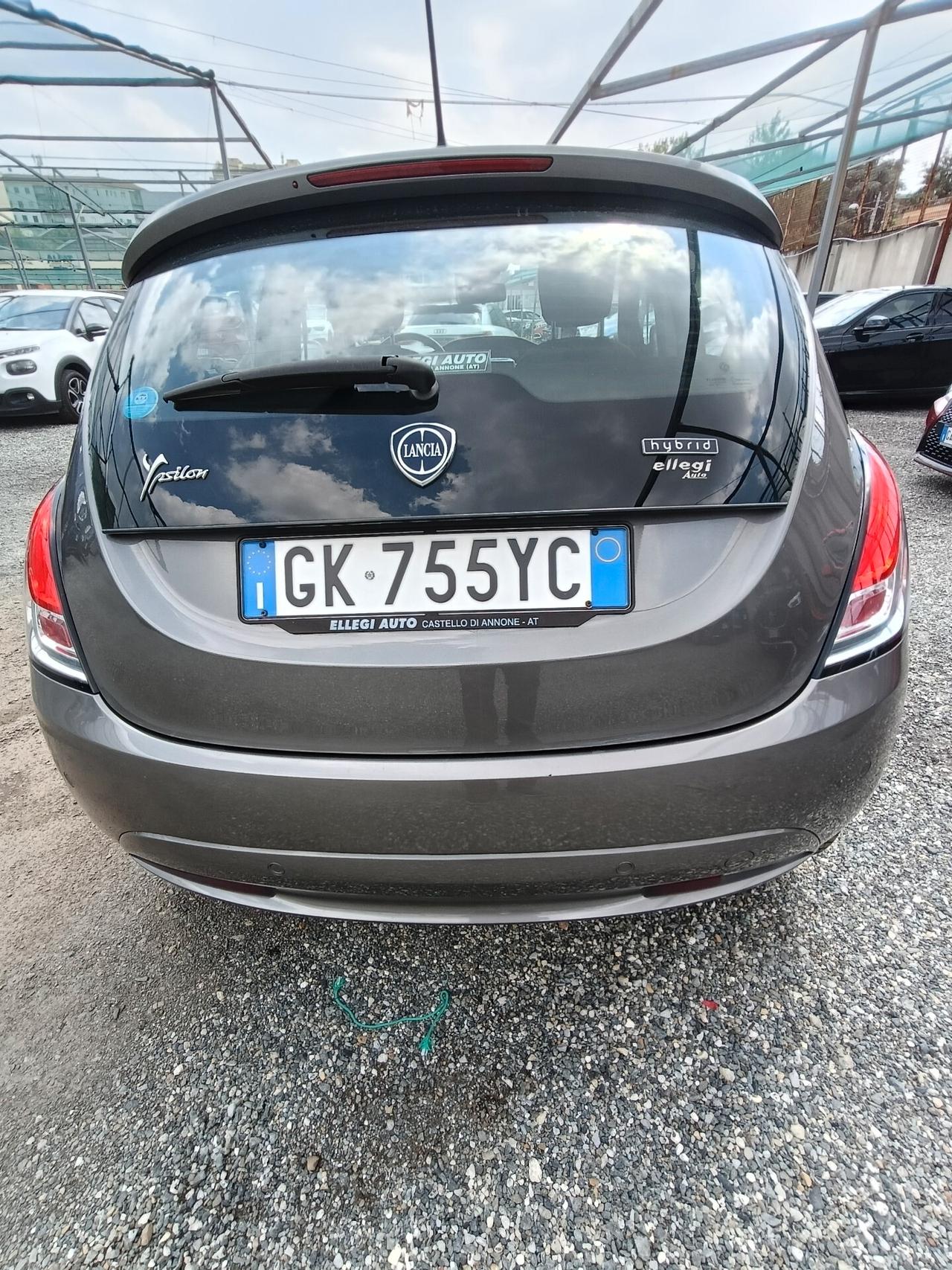 Lancia Ypsilon 1.0 ibrid