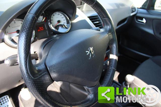 PEUGEOT 207 1.6 HDi 110CV CC Féline