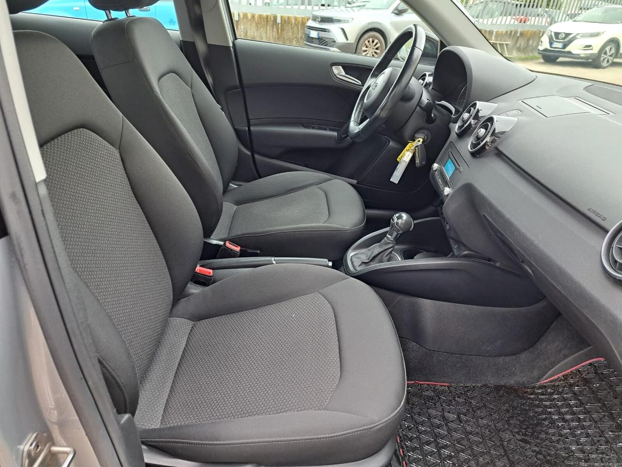 Audi A1 SPB 1.6 TDI S tronic line -DOPPI CERCHI