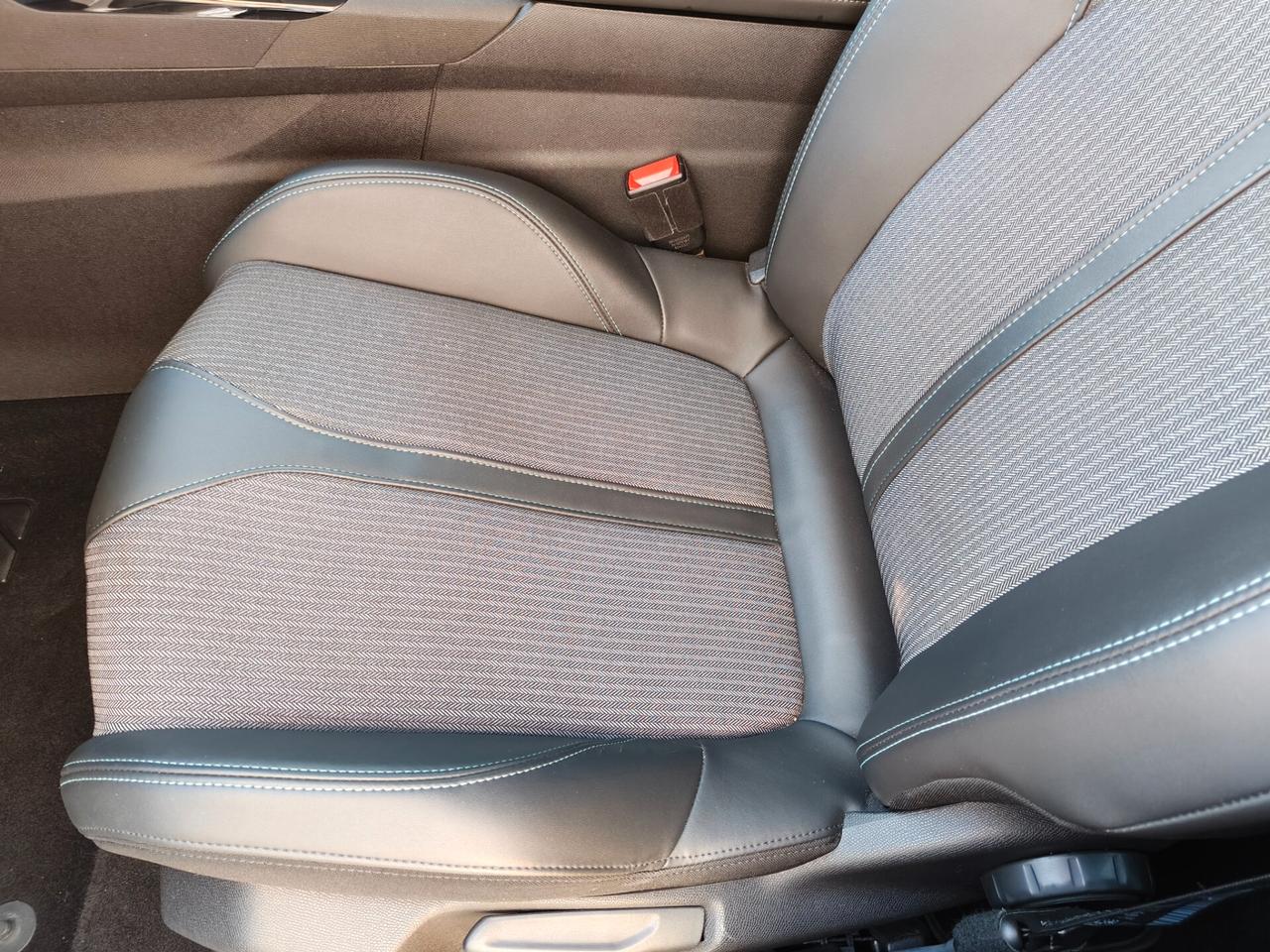 peugeot 3008 HYBRID 225 E-EAT8 ALLURE