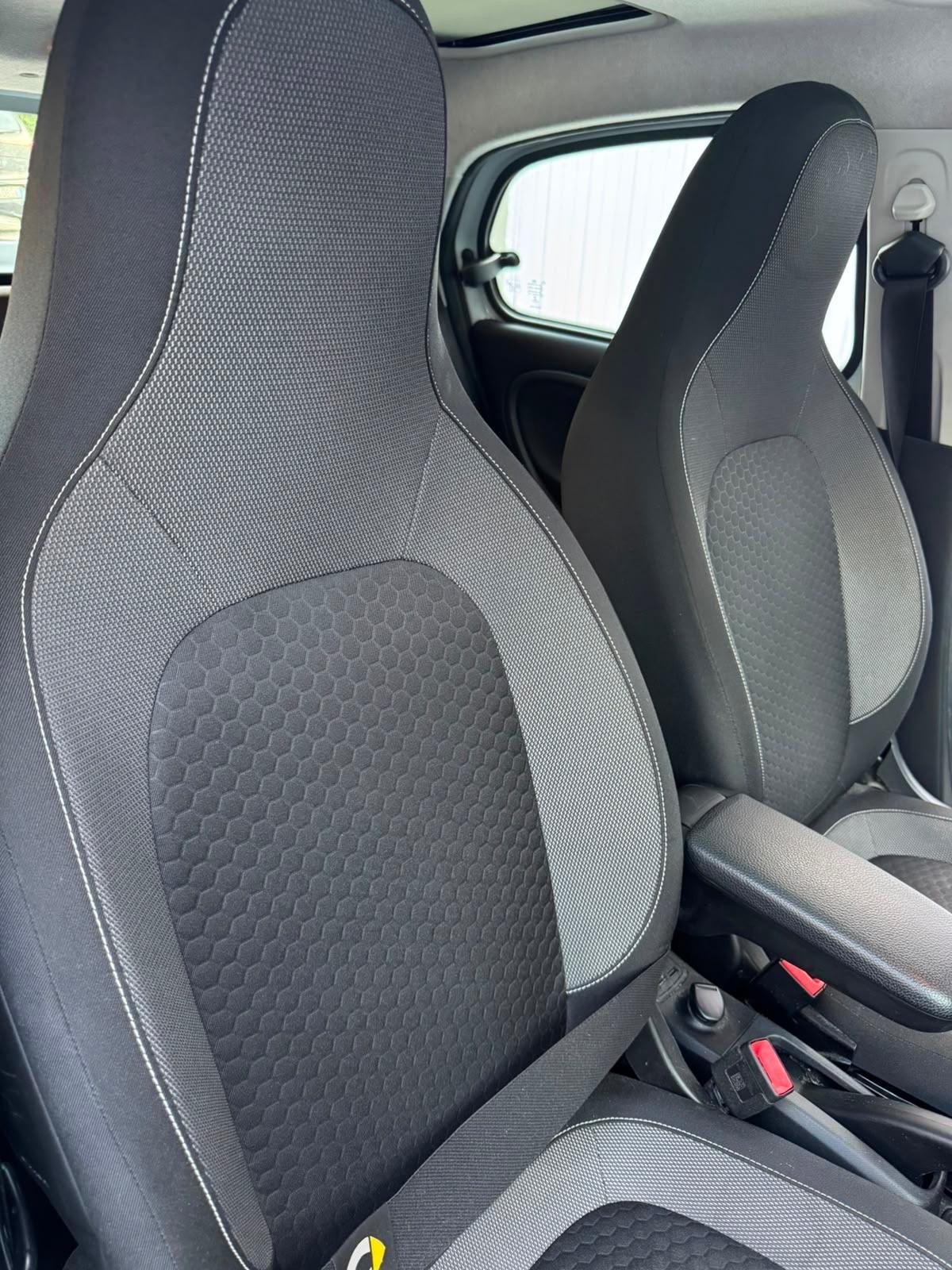 Smart ForFour EQ Pulse
