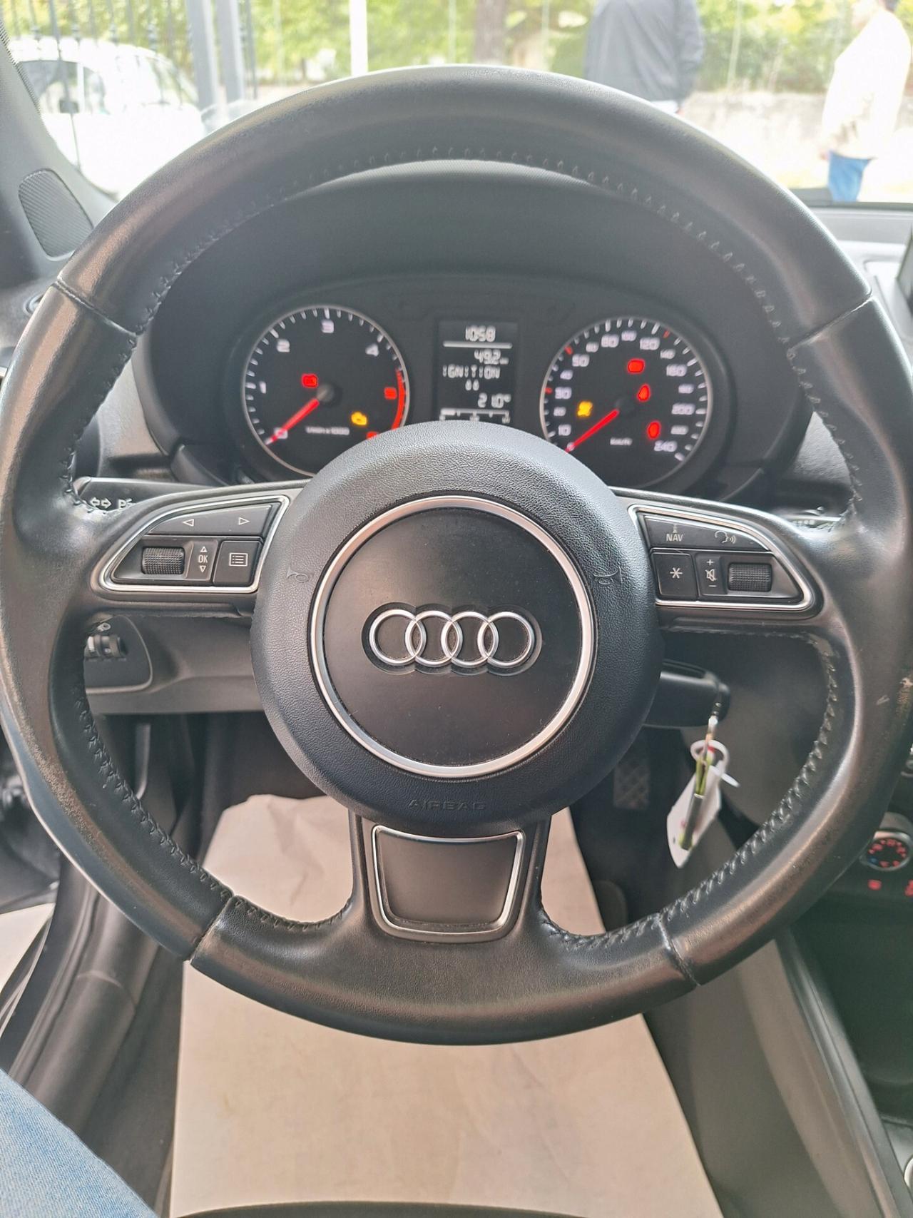 Audi A1 1.6 TDI 105 CV Ambition 02/2011