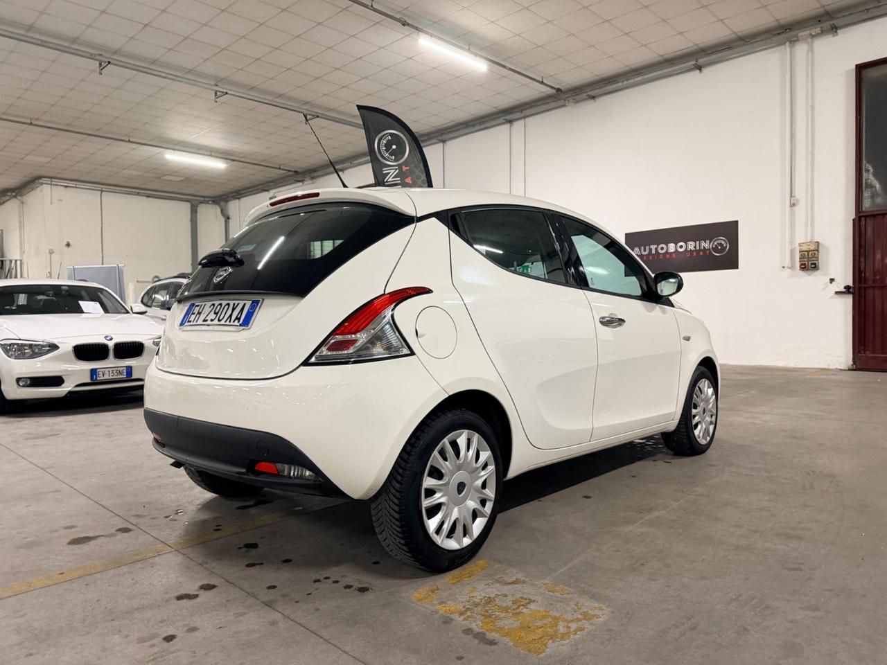 Lancia Ypsilon 1.2 69 CV 5 porte S&S Platinum