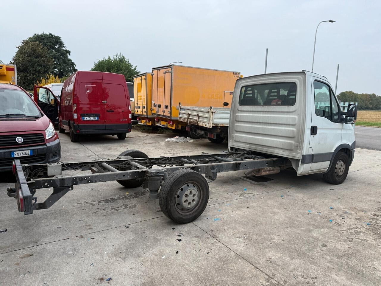 Iveco Daily 35S15/2.3/TEALIO/PATENTE B/2014