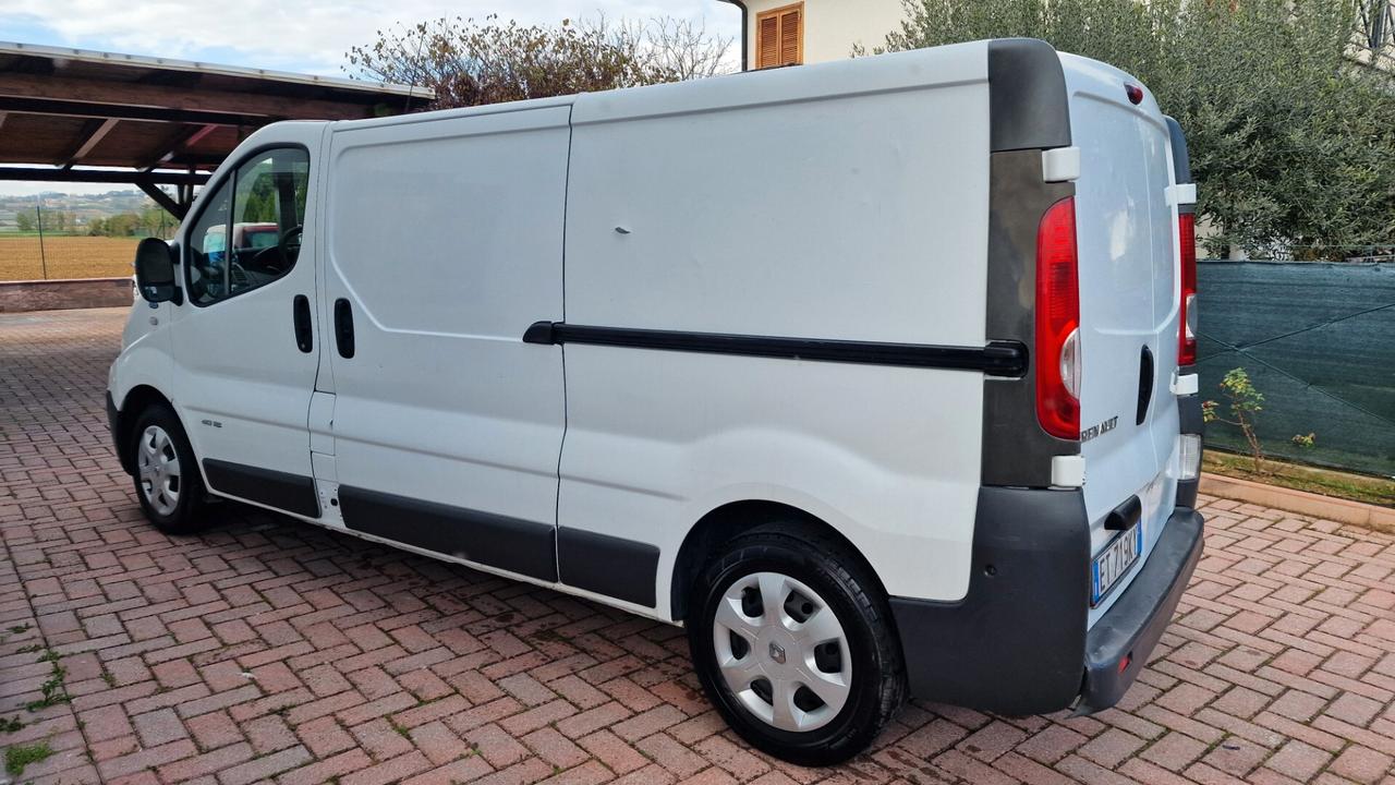 RENAULT TRAFIC