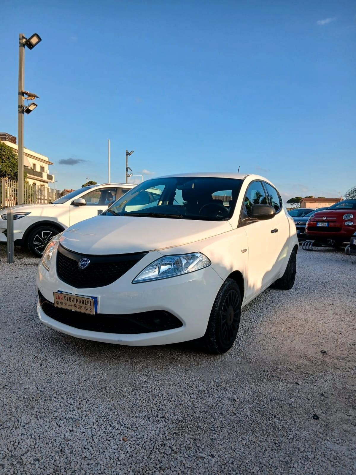 Lancia Ypsilon 1.0 FireFly 5 porte S&S Hybrid Ecochic Silver