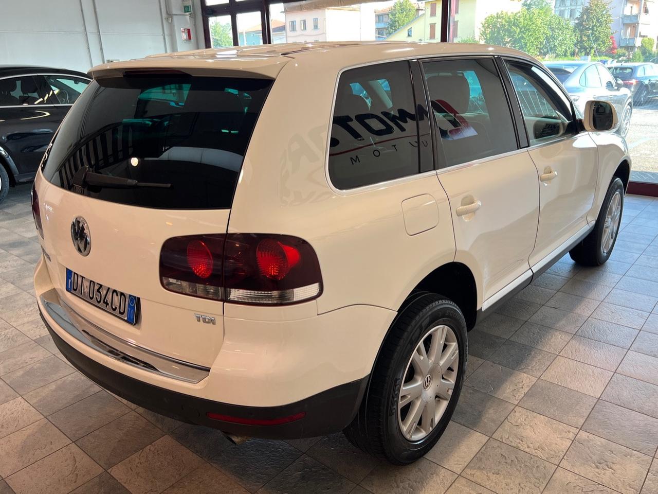 Volkswagen Touareg 2.5 tdi R5 Executive dpf FL