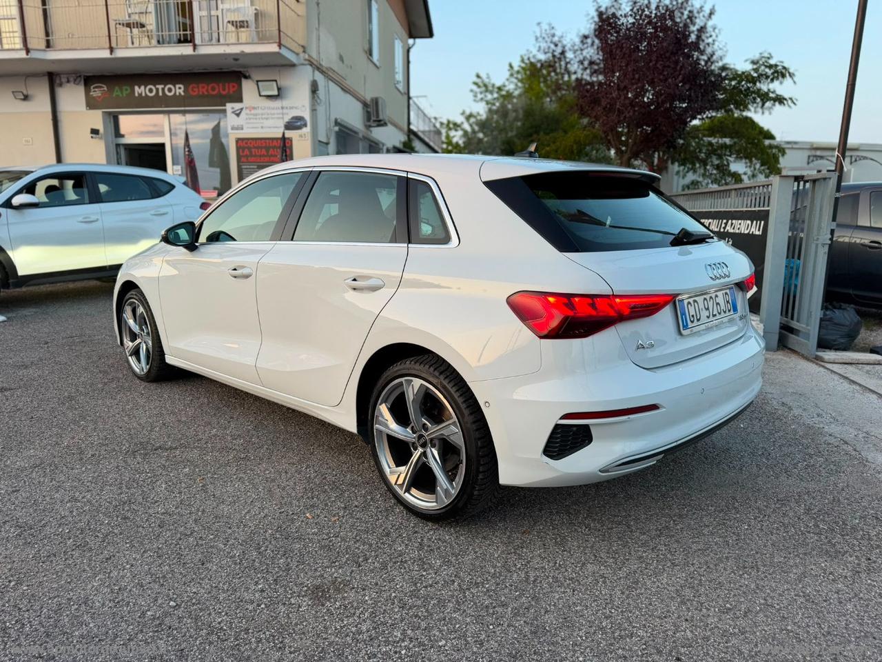 AUDI A3 SPB 30 g-tron S tronic Business Adv.