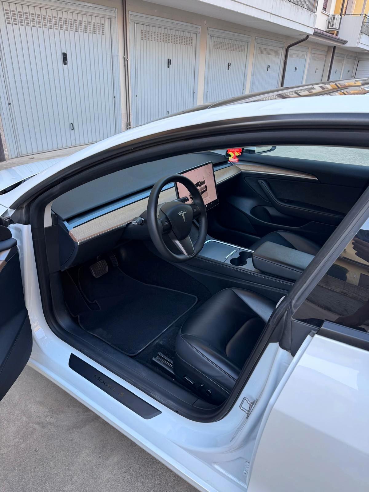 Tesla Model 3 RWD